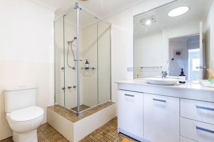 Sanctuary on Dutchies, 18 Gloucester Street – Water views, Air Conditioning, WiFi and Close To Town