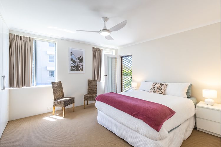 Portofino, 2/7 Laman St – Beautifully styled unit on first floor with stunning views, Air con, Wi-Fi and close to town