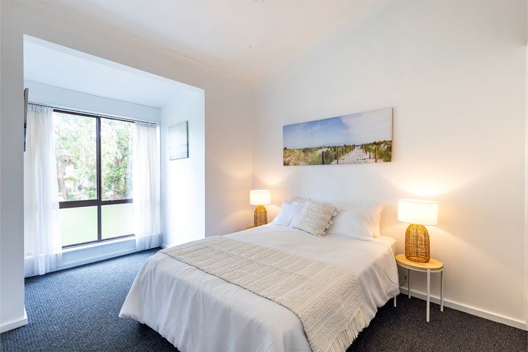 Villa Ellisa, 5/10 Columbia Cl – stunning unit with stunning views