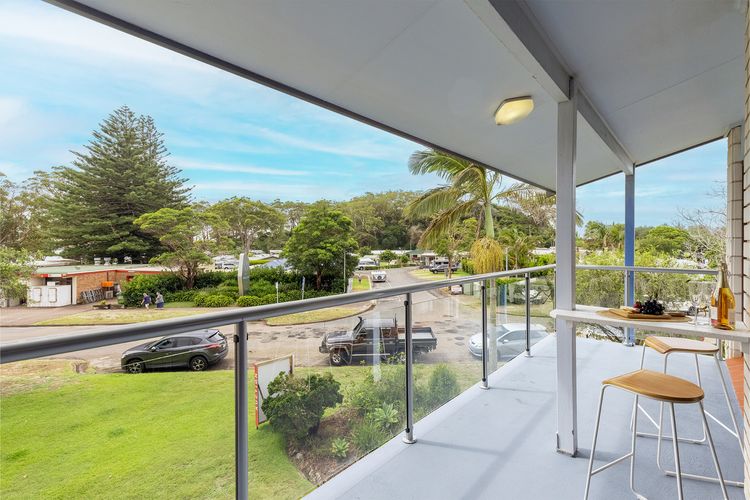 Villa Ellisa, 5/10 Columbia Cl – stunning unit with stunning views