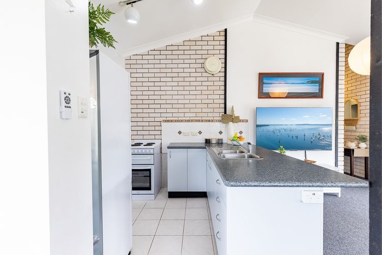 Villa Ellisa, 5/10 Columbia Cl – stunning unit with stunning views