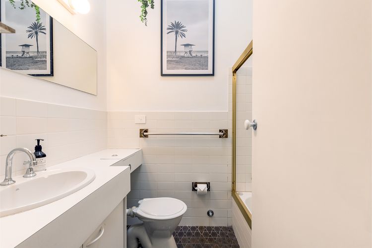 Villa Ellisa, 5/10 Columbia Cl – stunning unit with stunning views