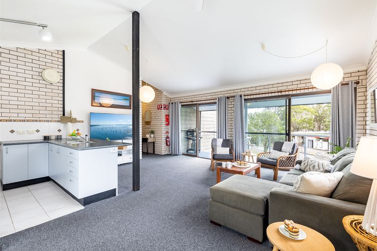 Villa Ellisa, 5/10 Columbia Cl – stunning unit with stunning views