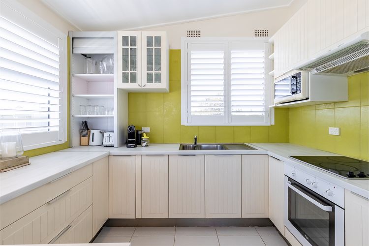 Anna Bay Beach Shack, 44 Ocean Avenue – fantastic 2 storey house with spectacular views