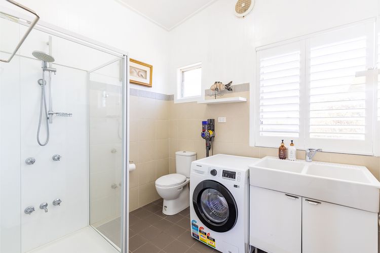 Anna Bay Beach Shack, 44 Ocean Avenue – fantastic 2 storey house with spectacular views