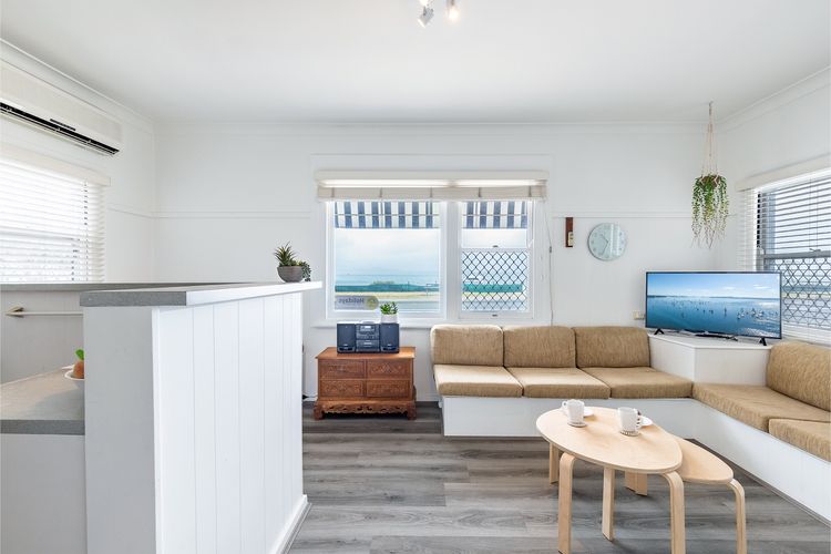 Bayside, 1/21 Victoria Parade – Unit with unbeatable water views and location