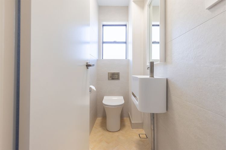 Intrepid, 14/3 Intrepid Close – Completely renovated with water views