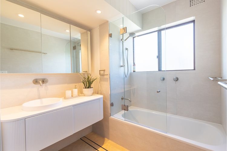 Intrepid, 14/3 Intrepid Close – Completely renovated with water views