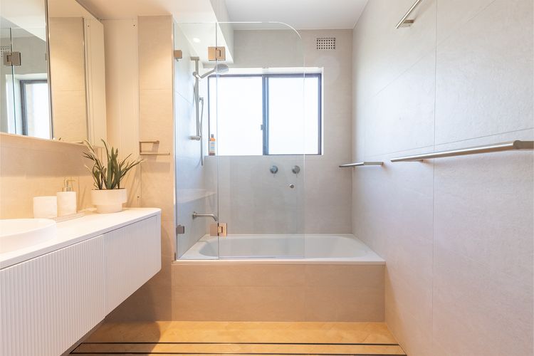 Intrepid, 14/3 Intrepid Close – Completely renovated with water views