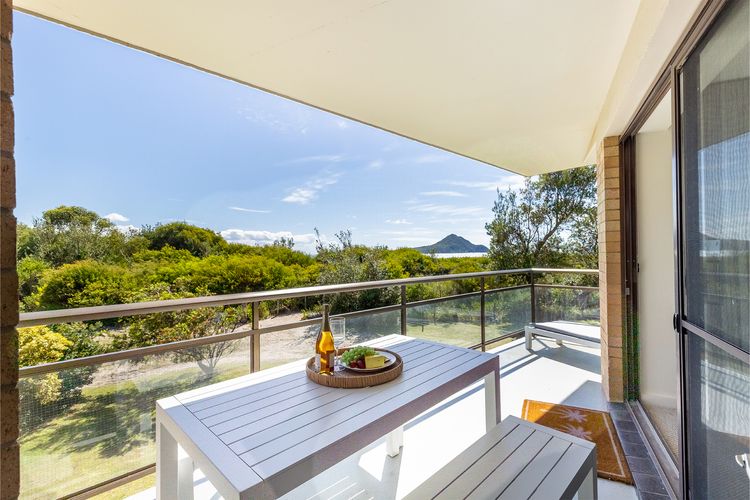 Intrepid, 14/3 Intrepid Close – Completely renovated with water views