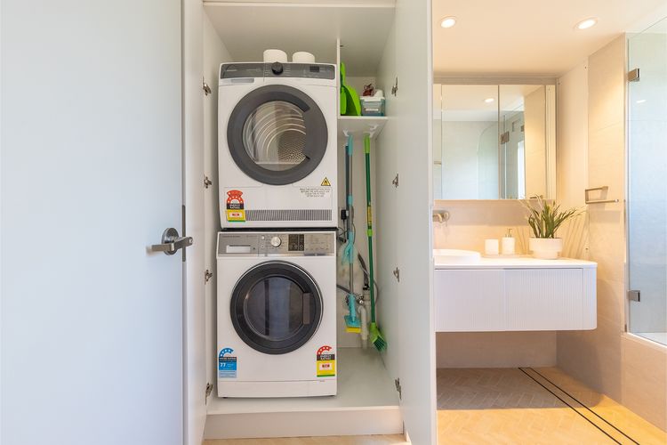 Intrepid, 14/3 Intrepid Close – Completely renovated with water views