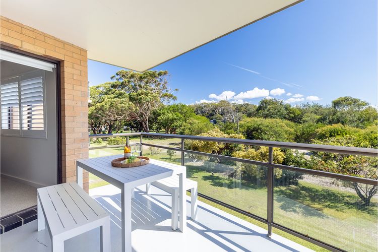 Intrepid, 14/3 Intrepid Close – Completely renovated with water views