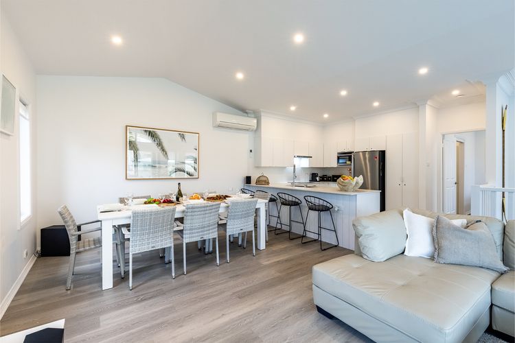 Beach Haven, 3a Messines Street – 4 Minute walk to the beach, WiF, Air Con