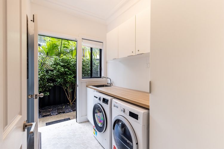 Beach Haven, 3a Messines Street – 4 Minute walk to the beach, WiF, Air Con