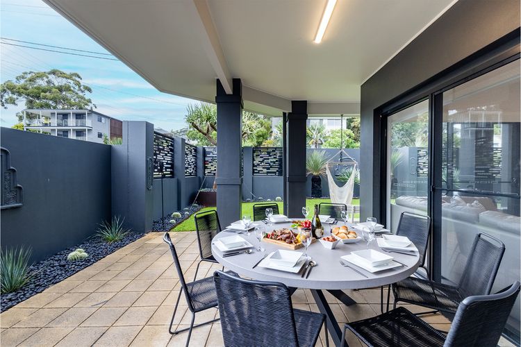Beach Haven, 3a Messines Street – 4 Minute walk to the beach, WiF, Air Con