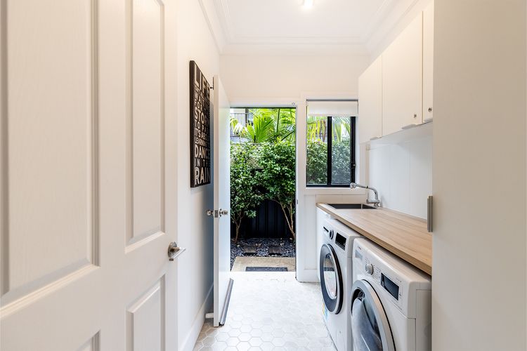 Beach Haven, 3a Messines Street – 4 Minute walk to the beach, WiF, Air Con