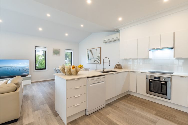 Beach Haven, 3a Messines Street – 4 Minute walk to the beach, WiF, Air Con