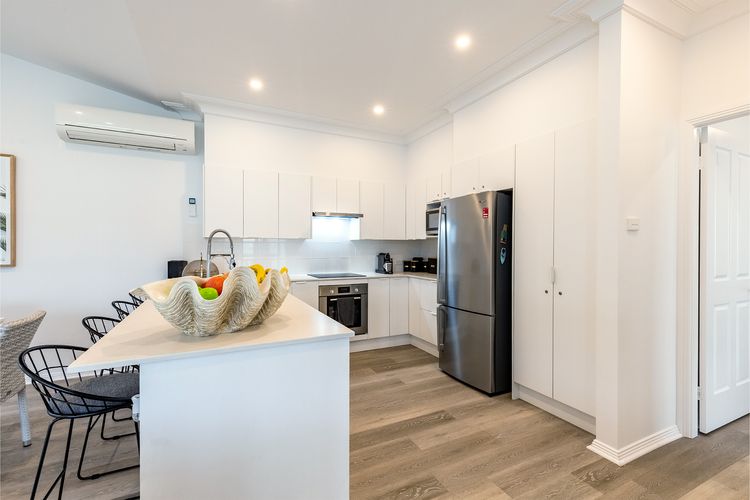 Beach Haven, 3a Messines Street – 4 Minute walk to the beach, WiF, Air Con