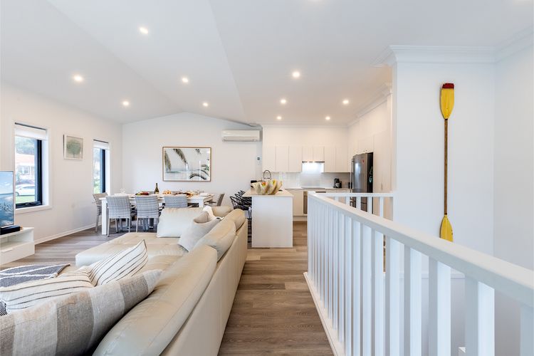 Beach Haven, 3a Messines Street – 4 Minute walk to the beach, WiF, Air Con