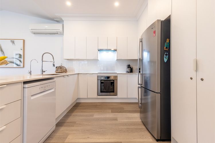Beach Haven, 3a Messines Street – 4 Minute walk to the beach, WiF, Air Con