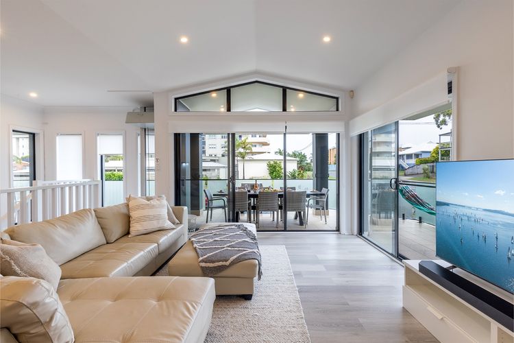 Beach Haven, 3a Messines Street – 4 Minute walk to the beach, WiF, Air Con