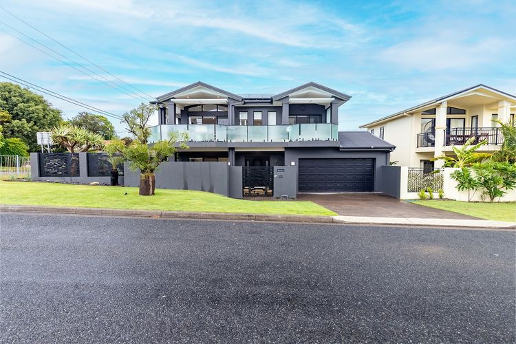 Beach Haven, 3a Messines Street – 4 Minute walk to the beach, WiF, Air Con
