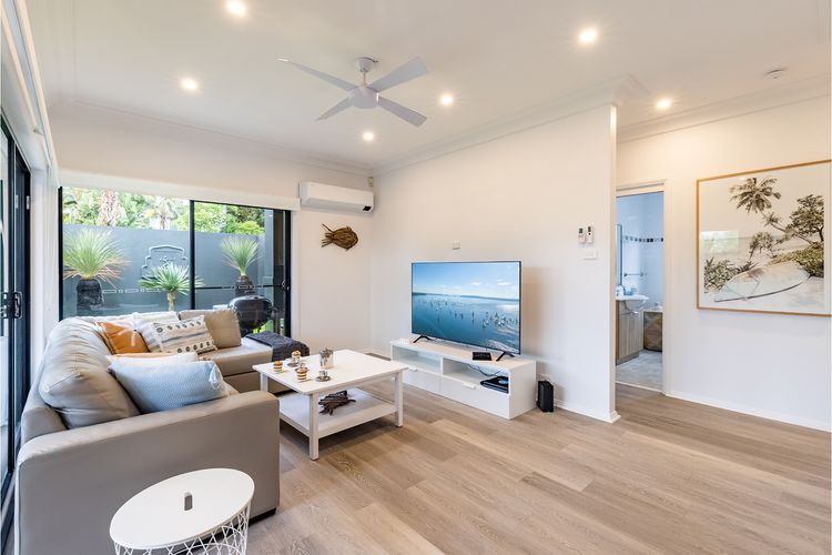Beach Haven, 3a Messines Street – 4 Minute walk to the beach, WiF, Air Con