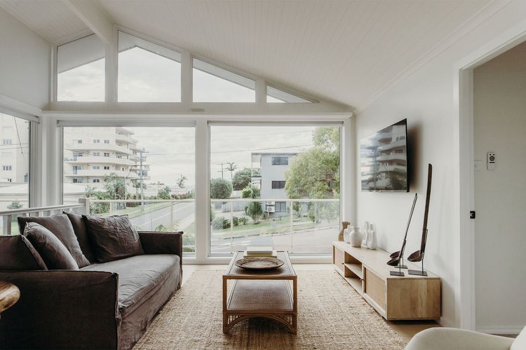 Baybreeze, 18 Tomaree Road – WiFi, Air Conditioning, Kitchenette