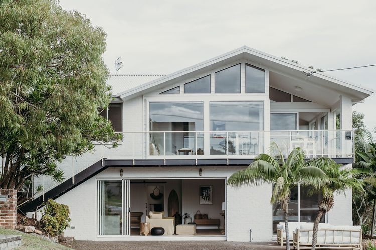 Baybreeze, 18 Tomaree Road – WiFi, Air Conditioning, Kitchenette