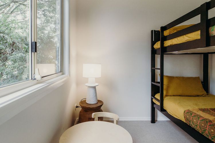 Baybreeze, 18 Tomaree Road – WiFi, Air Conditioning, Kitchenette