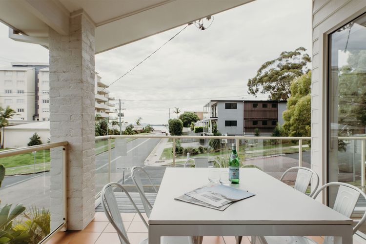 Baybreeze, 18 Tomaree Road – WiFi, Air Conditioning, Kitchenette