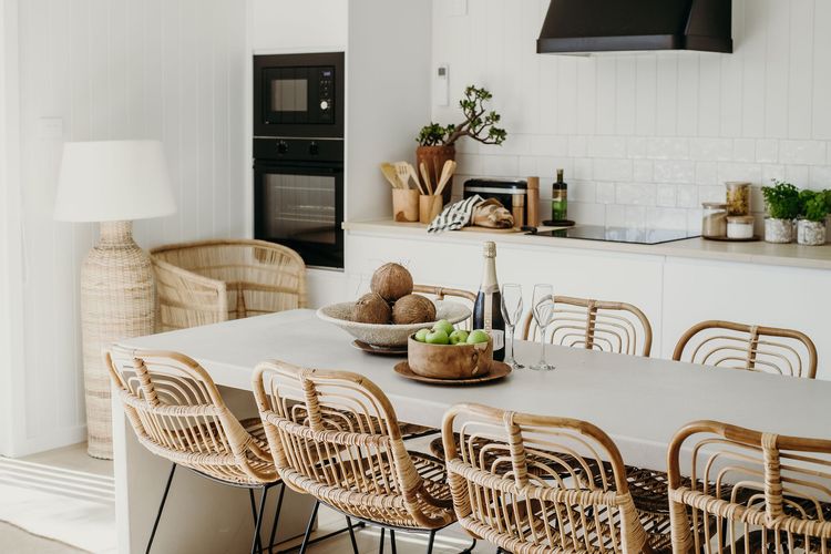 Baybreeze, 18 Tomaree Road – WiFi, Air Conditioning, Kitchenette