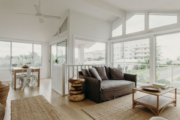 Baybreeze, 18 Tomaree Road – WiFi, Air Conditioning, Kitchenette