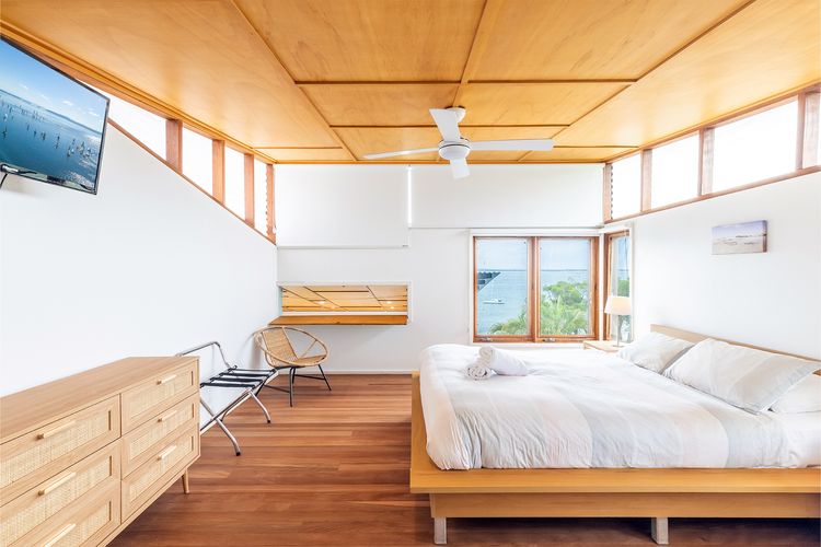 Dutchies By The Sea, 2/61 Christmas Bush Ave – Spectacular views, close to the beach, Wi-Fi