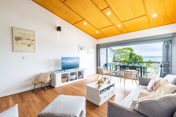 Dutchies By The Sea, 2/61 Christmas Bush Ave – Spectacular views, close to the beach, Wi-Fi