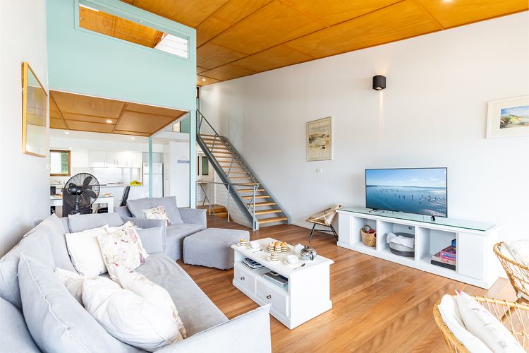 Dutchies By The Sea, 2/61 Christmas Bush Ave – Spectacular views, close to the beach, Wi-Fi