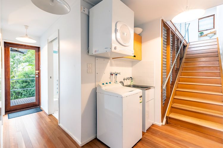 Dutchies By The Sea, 2/61 Christmas Bush Ave – Spectacular views, close to the beach, Wi-Fi