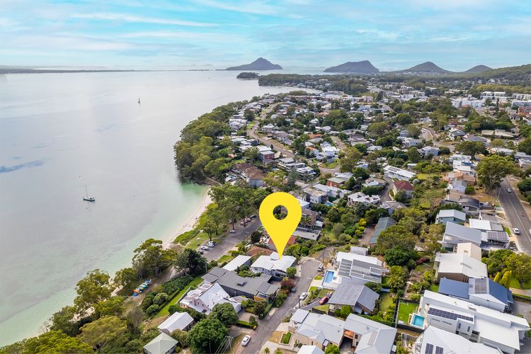 Dutchies By The Sea, 2/61 Christmas Bush Ave – Spectacular views, close to the beach, Wi-Fi