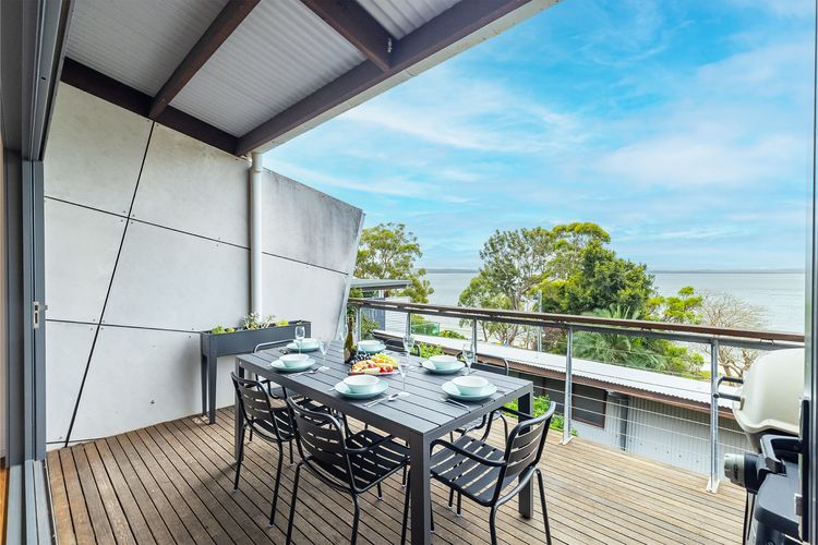 Dutchies By The Sea, 2/61 Christmas Bush Ave – Spectacular views, close to the beach, Wi-Fi