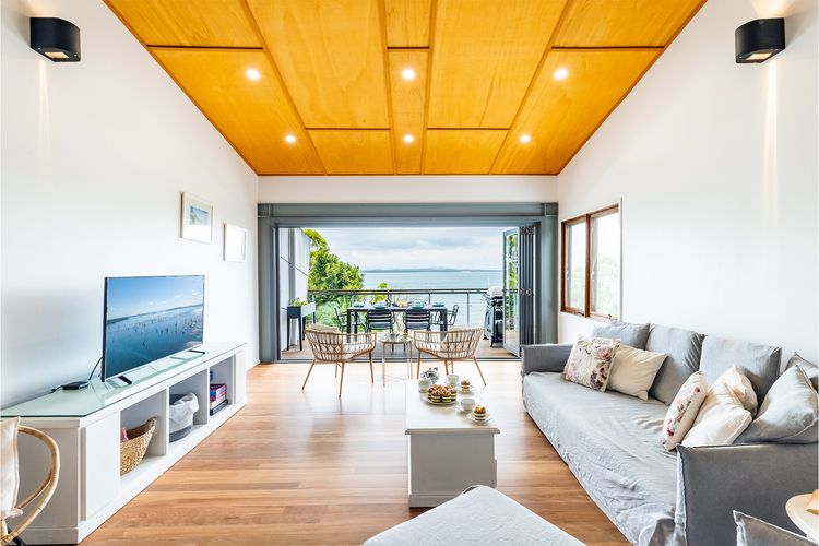 Dutchies By The Sea, 2/61 Christmas Bush Ave – Spectacular views, close to the beach, Wi-Fi