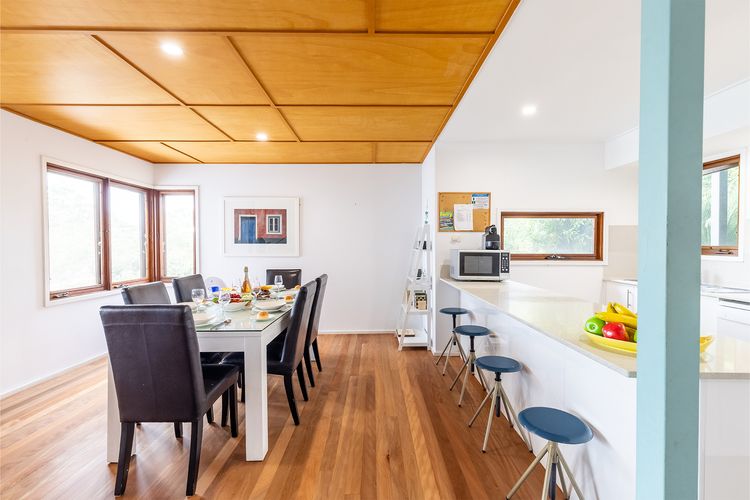 Dutchies By The Sea, 2/61 Christmas Bush Ave – Spectacular views, close to the beach, Wi-Fi