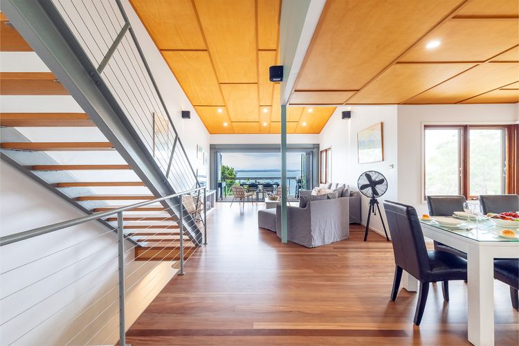 Dutchies By The Sea, 2/61 Christmas Bush Ave – Spectacular views, close to the beach, Wi-Fi