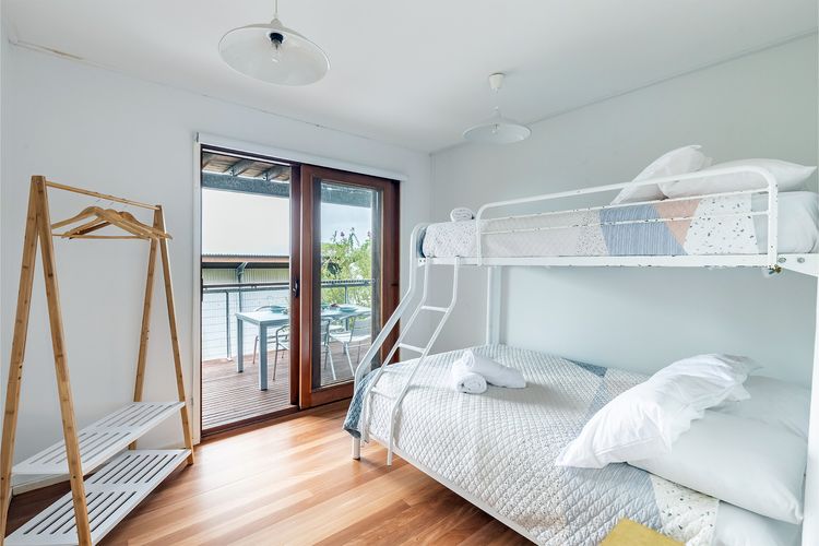 Dutchies By The Sea, 2/61 Christmas Bush Ave – Spectacular views, close to the beach, Wi-Fi