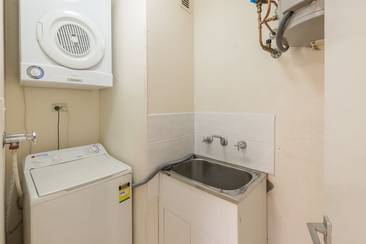 Mistral Court 14, 17 Mistral Close – across the road from the beach