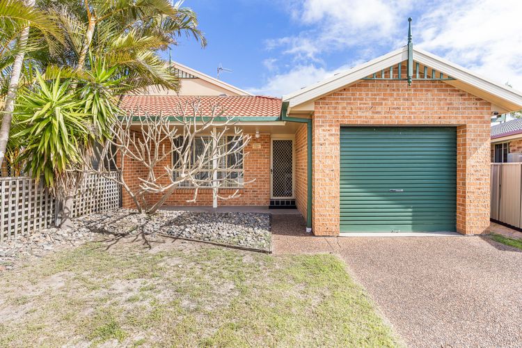 Pet friendly Driftwood Cottage, 1/28 Farm Rd – W-Fi, Air Con and ground floor