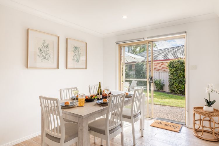 Pet friendly Driftwood Cottage, 1/28 Farm Rd – W-Fi, Air Con and ground floor