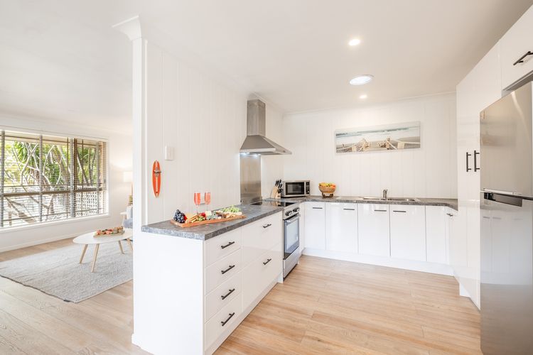 Pet friendly Driftwood Cottage, 1/28 Farm Rd – W-Fi, Air Con and ground floor