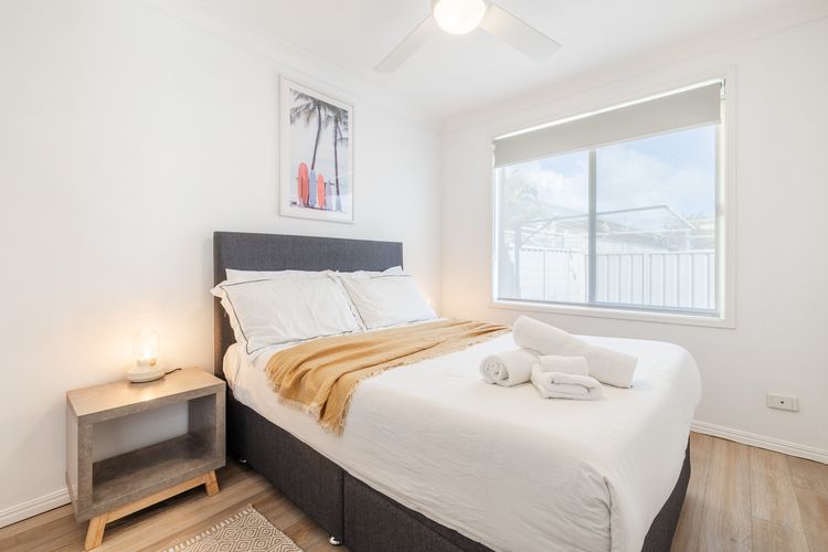 Pet friendly Driftwood Cottage, 1/28 Farm Rd – W-Fi, Air Con and ground floor