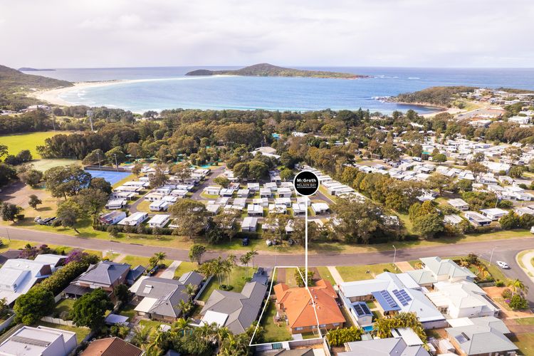 Pet friendly Driftwood Cottage, 1/28 Farm Rd – W-Fi, Air Con and ground floor
