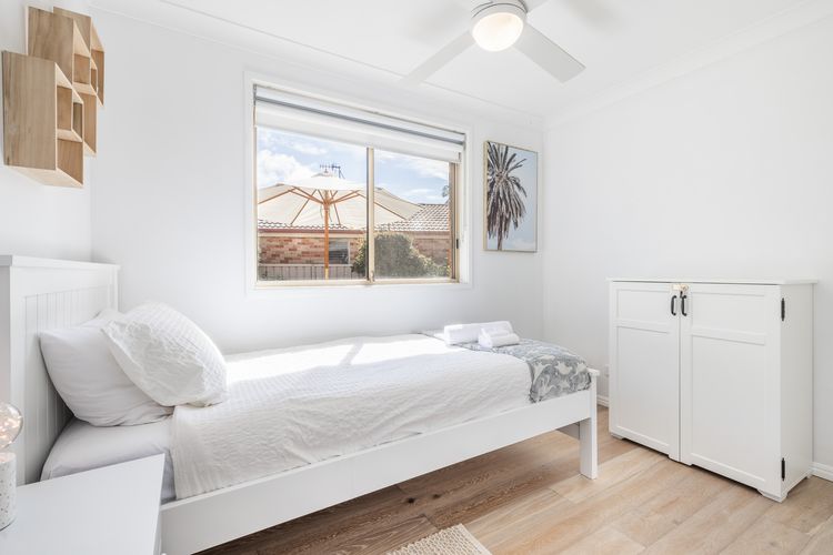 Pet friendly Driftwood Cottage, 1/28 Farm Rd – W-Fi, Air Con and ground floor